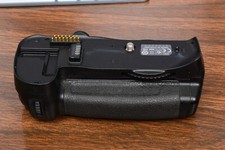 GENUINE NIKON USA MB-D10 MULTI FUNCTION BATTERY GRIP NIKON D300 D700 2120299 
