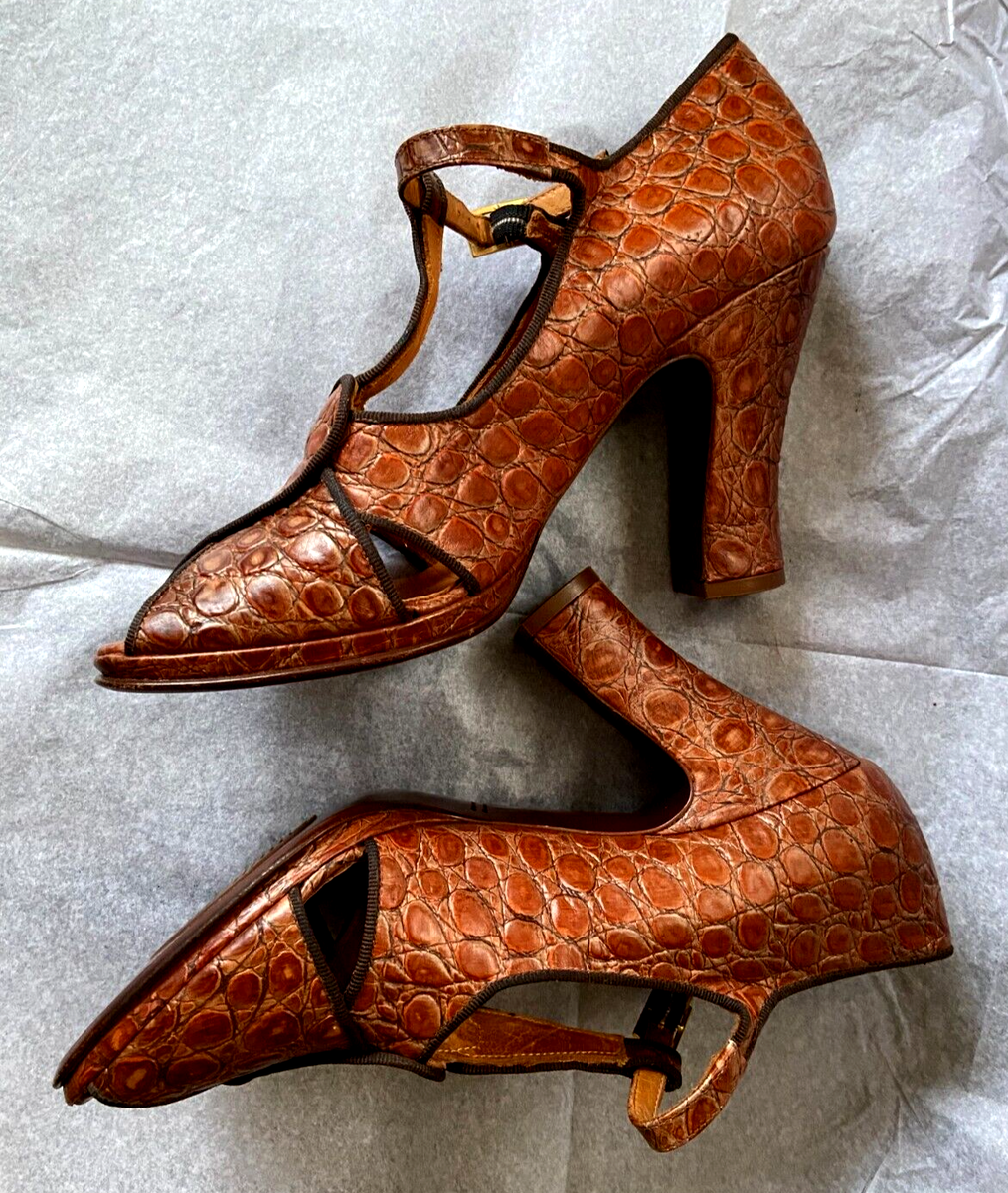 CHIE MIHARA VINTAGE SHOES CROC TEXTURED LEATHER IN BROWN CUT-OUTS