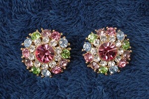 Vintage stud floral rhinestone earrings  3/4 "