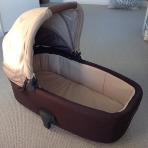 mamas and papas armadillo carrycot