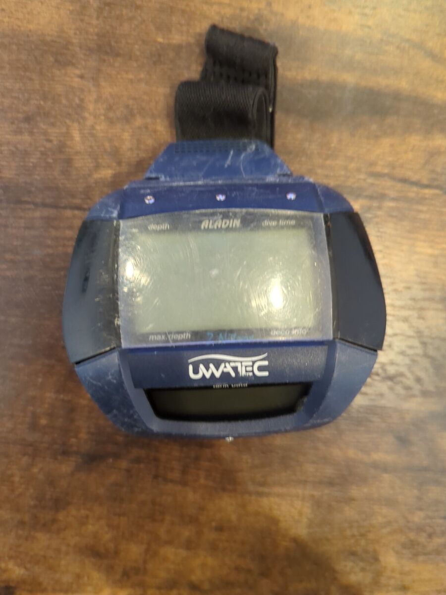 在庫限り! 温かっ SUUNTO SM-36 ラバーケース付き シンプルな 在庫限り! 温かっ SUUNTO SM-36 ラバーケース付き シンプルな