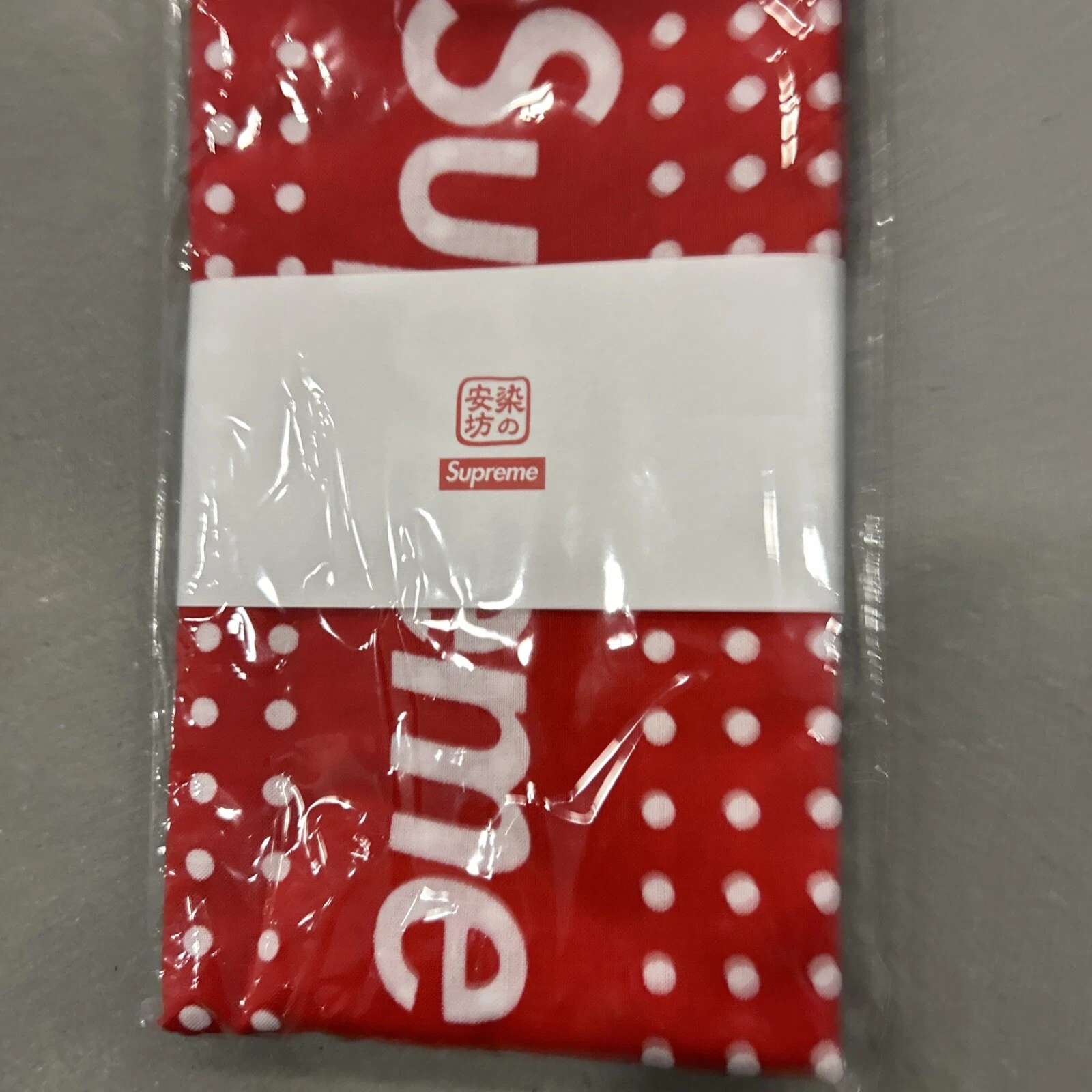 Serviette Tenugui Supreme 22FW (lot de 2) à la main