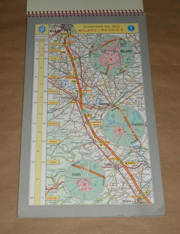 "AUTOSTRADE IN ITALIA" - A.C.I.-Automobile Club d'Italia 1966 (vintage road map) - Immagine 4 di 4