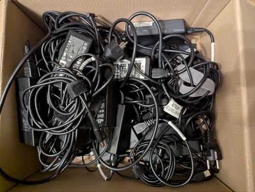 Großes Paket mit Laptop Netzteilen, Microsoft, Lenovo, HP CA.18 Netzteile