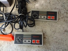 Vintage Nintendo NES Action Set Console Boxed Zapper 2 Controllers + Literature