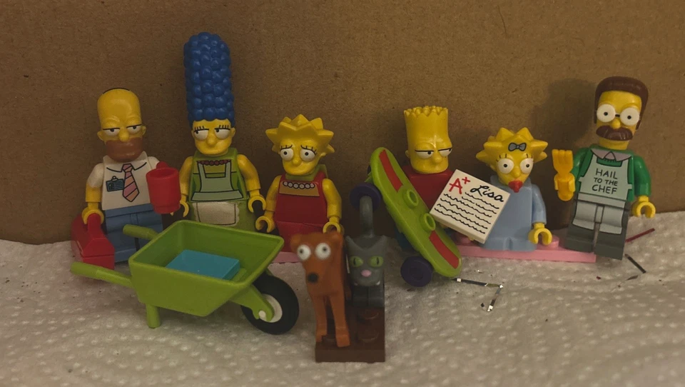 The Simpsons LEGO House Minifigs & Pets Bonus Set W/ Accessories Rare Retired - Image 2 of 4