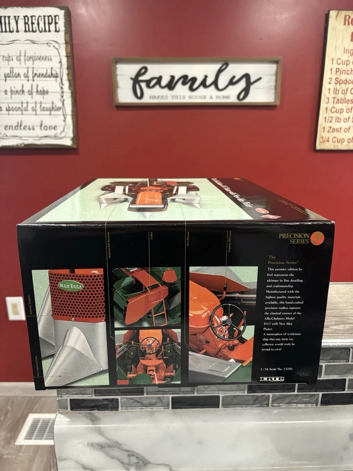 1/16 Precision Allis Chalmers D-17 w/ New Idea Mounted Corn Picker - Image 4 of 4