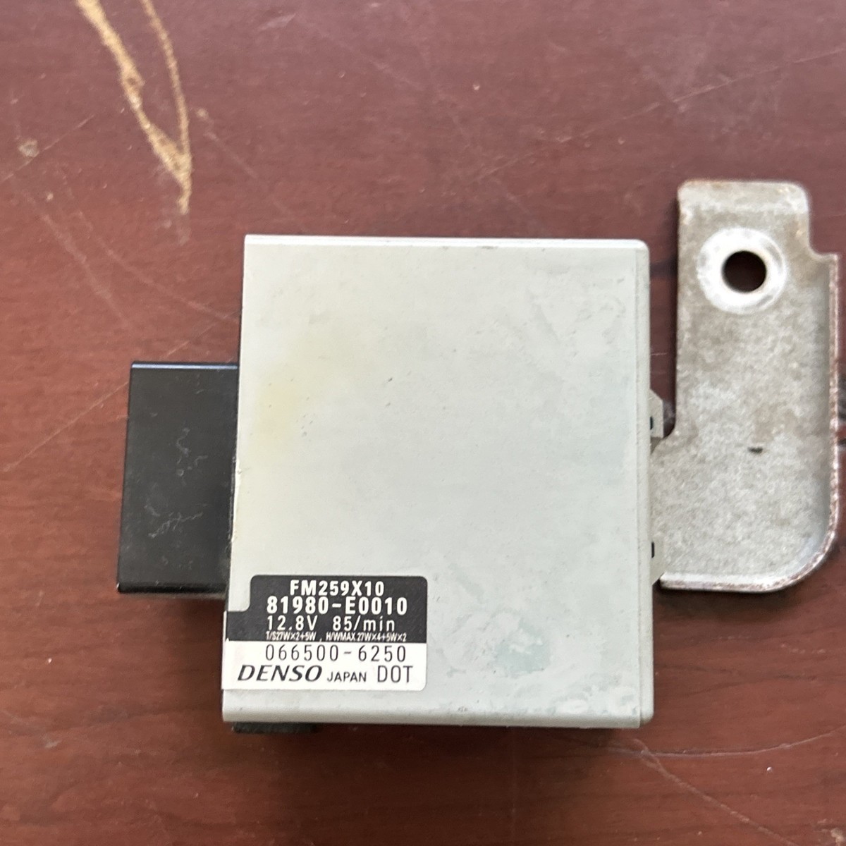 HINO 268 338 TURN SIGNAL FLASHER RELAY P/N 81980-E0010 | eBay