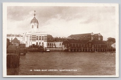 RPPC Stadt Kai Ankunft Southampton Hampshire Parsons Motoren Hafen am Wasser