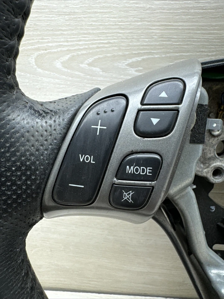 Volante deportivo Mazda 3 S 2008 con control de crucero y audio Foto 3 de 4