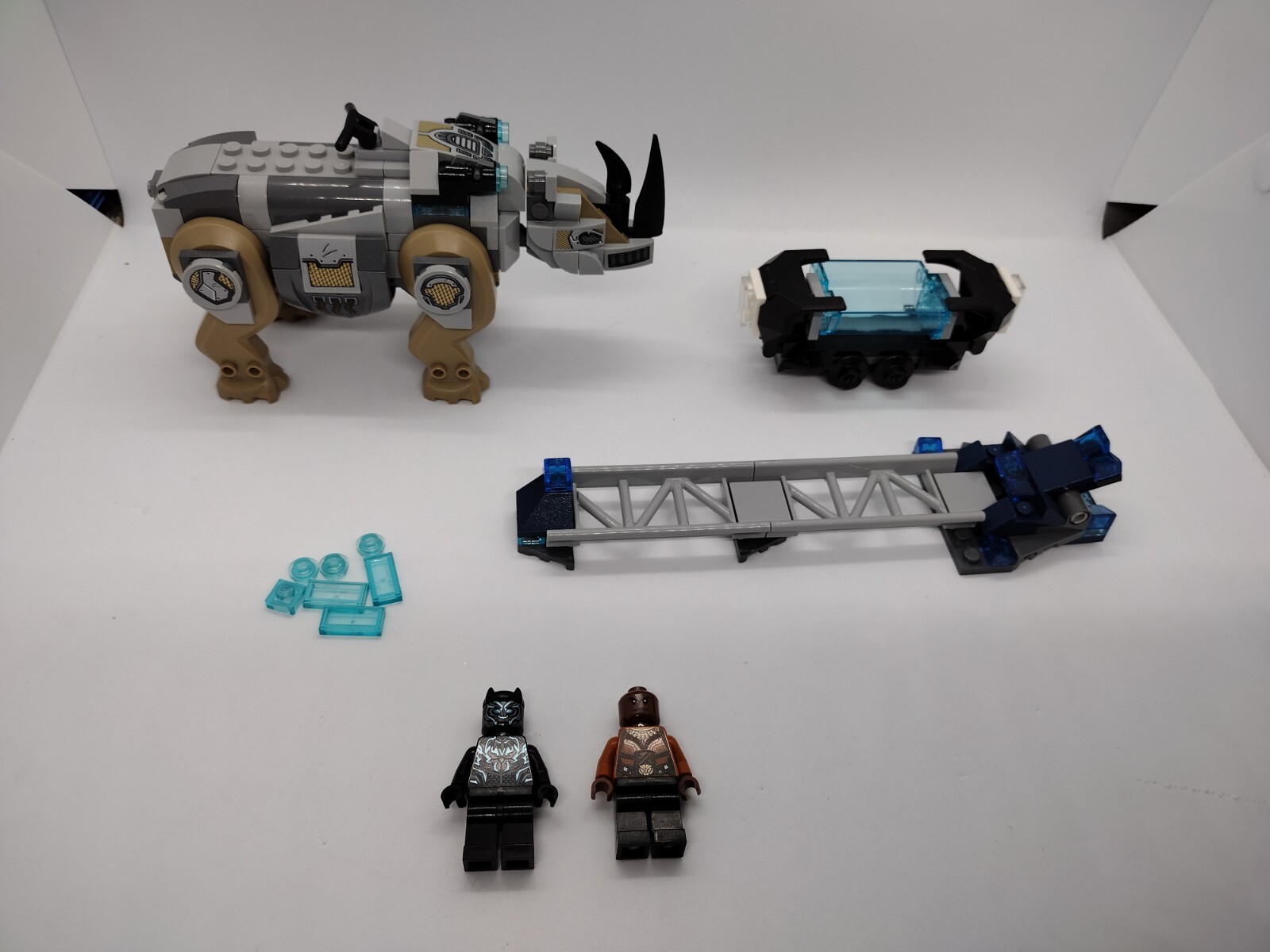 LEGO MARVEL SUPER HEROES 76099 Black Panther Rhino Face-off Mine set