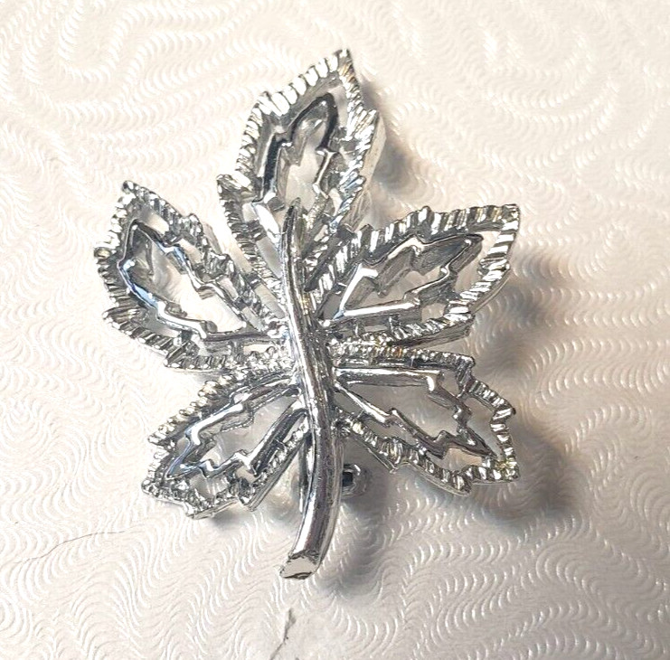 Signed Gerry's Maple Leaf Brooch Silver Tone Text… - image 3