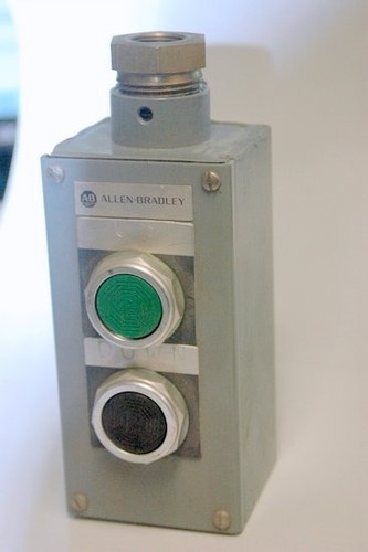 A-B 800TT-2PY Series M Push button enclosure