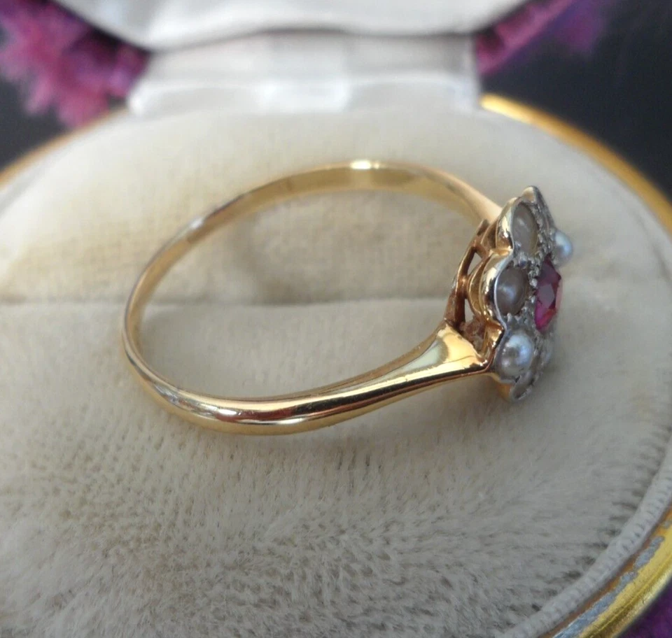 ANTIQUE 18CT GOLD PLATINUM RUBY AND PEARL FLOWERHEAD CLUSTER RING - Image 4 of 4
