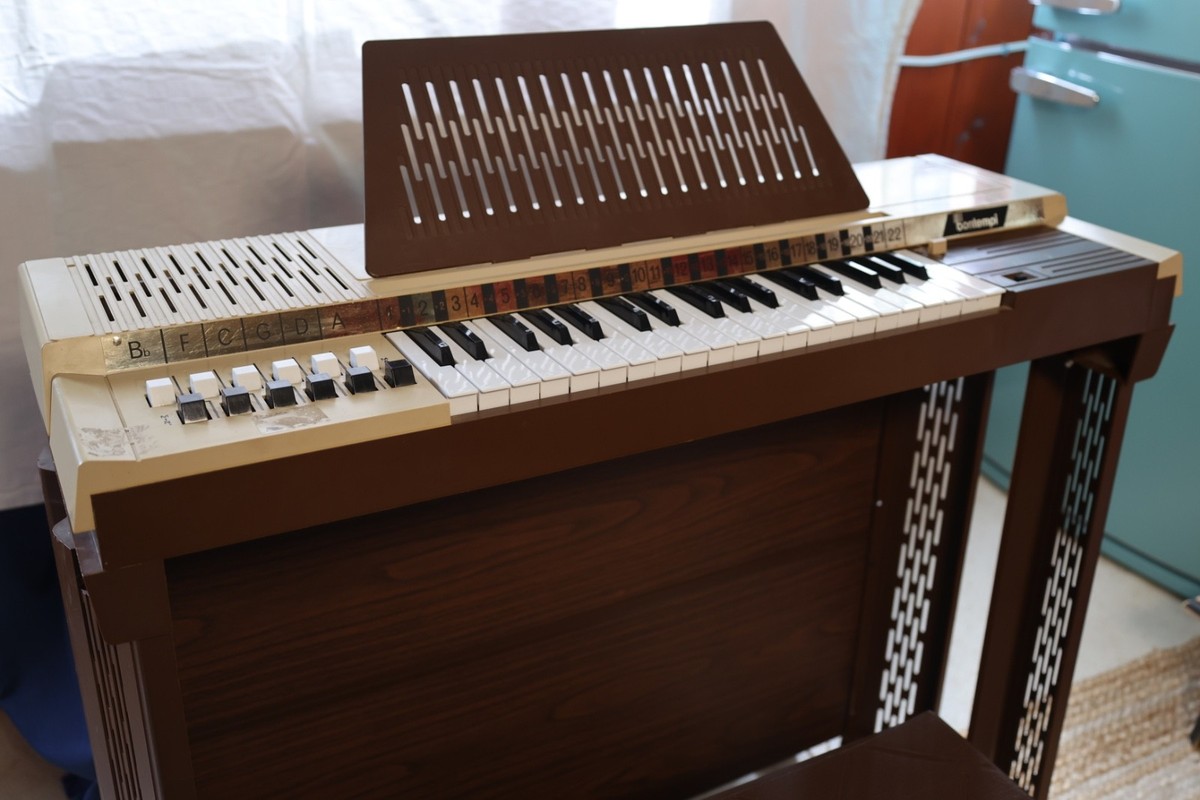Bontempi 10 Electric Chord Organ Vintage- Rare Bench Box Legs