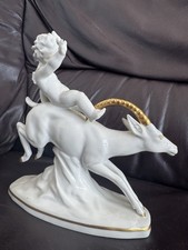 Art Déco Porzellanfigur Putto auf Steinbock,...