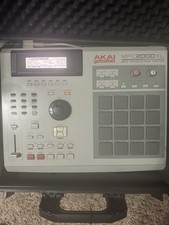 Akai MPC2000XL Sampler  Sequencer, 16 Pads, MIDI In/Out, Digital, Pad Triggers