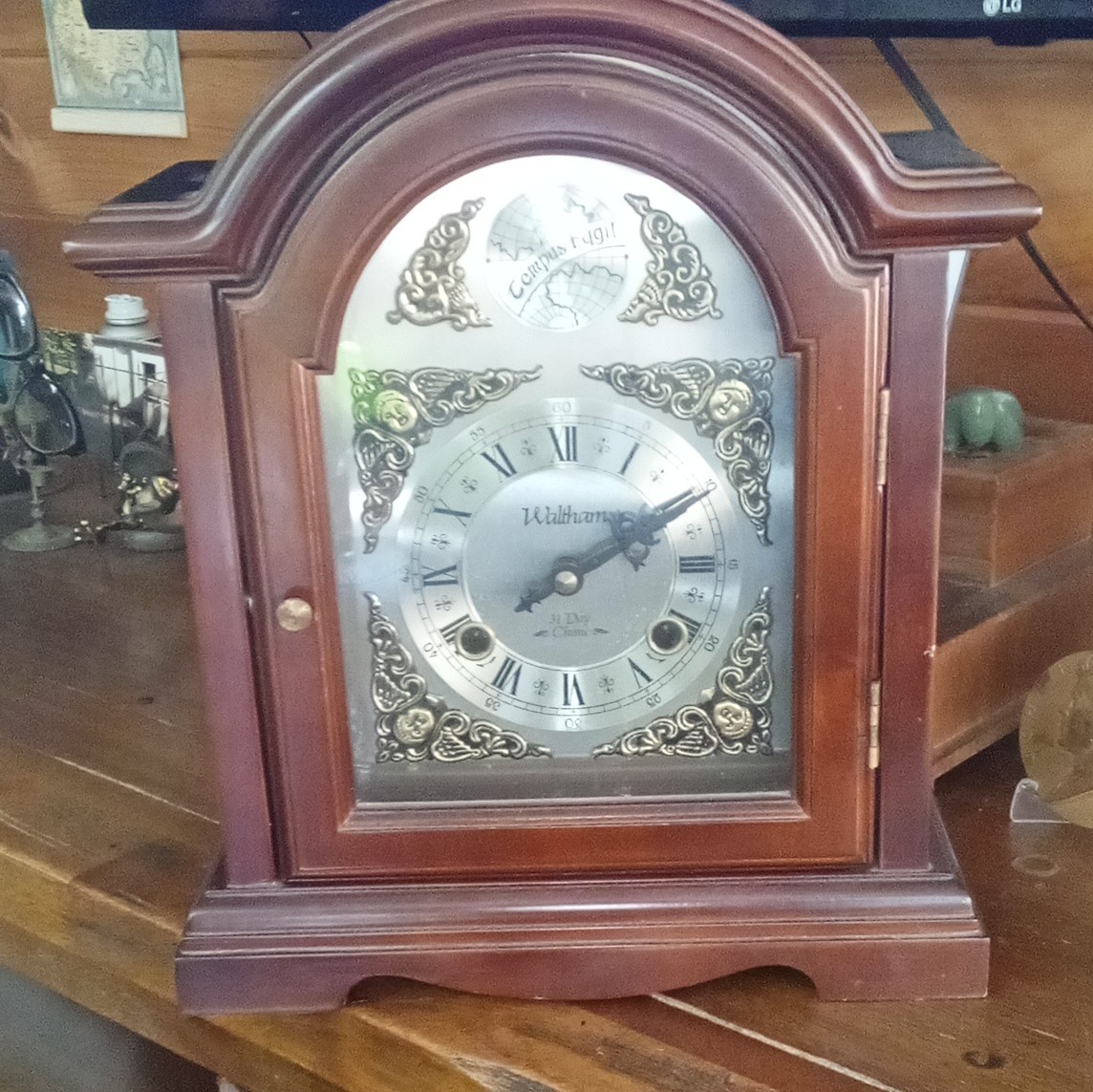 Waltham Tempus Fugit Mantel Clock Mahogany Wood Analog Roman Numerals