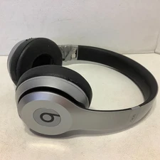 Beats Solo 2 Wireless B0534 Bluetooth Headphones Silver PLEASE READ