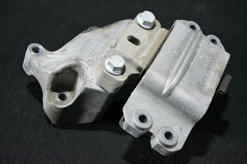 Audi A3 8P 1.4 TFSI Getriebelager Motorlager Halter Getriebe links 1K0199555L