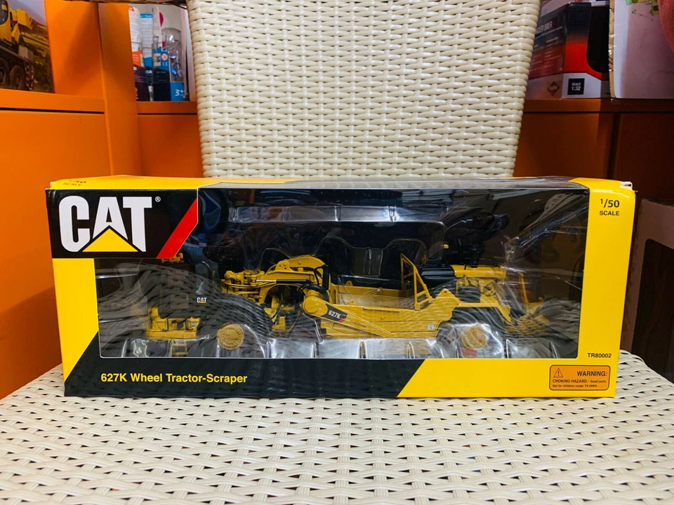 Tonkin Replicas 627K Wheel Tractor-Scraper 1/50 Scale Die-Cast Model TR80002 - Image 2 of 4