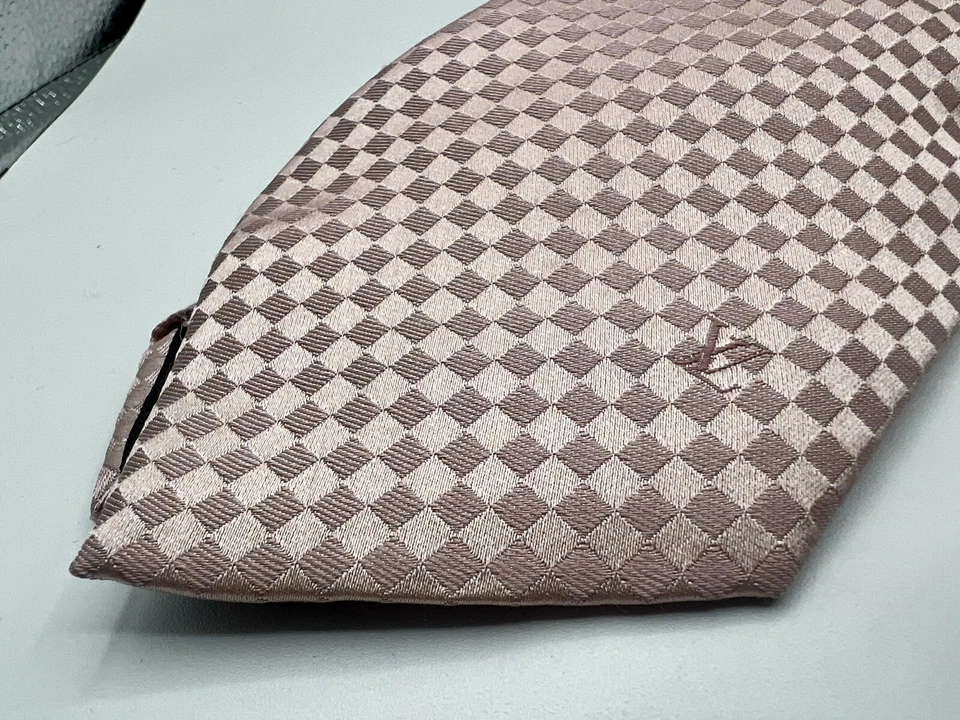 Corbata de seda a cuadros Louis Vuitton rosa micro damier patrón clásico Foto 3 de 4
