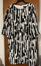 TAHARI BLACK & WHITE DRESS WITH BELL SLEEVES AND TIE BELT SIZE 18W