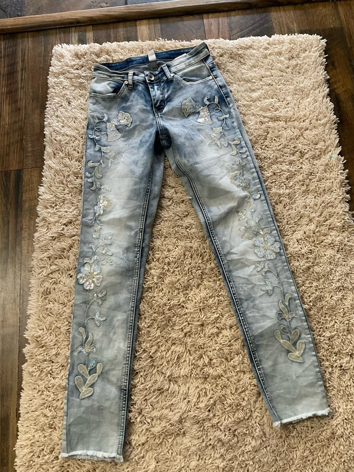 4-2025 DENIM SIZE SMALL SPARLES AND DESIGNED-SKINNY JEANS - Image 4 of 4