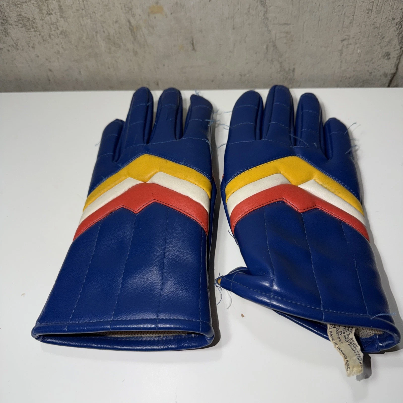 Vintage Men’s Winter Gloves Insulated Medium Vinyl Made In Taiwan