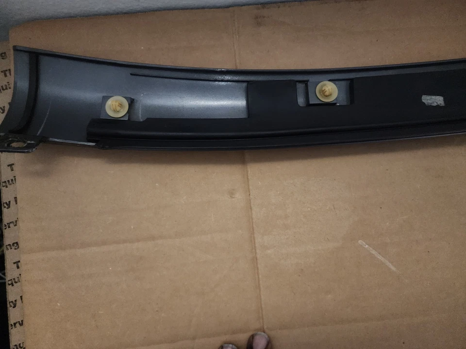 Moldura de moldura de pilar A derecha Mitsubishi Eclipse 2006-2012 MN159358 OEM gris Foto 3 de 4