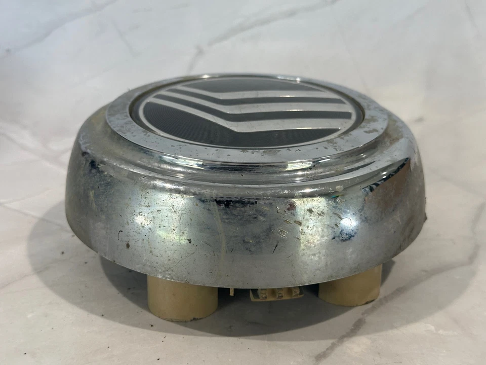 TAPA CENTRAL CROMADA MERCURY GRAND MARQUIS 1993-1996 - 2 F3MC-1A097-AA Foto 4 de 4