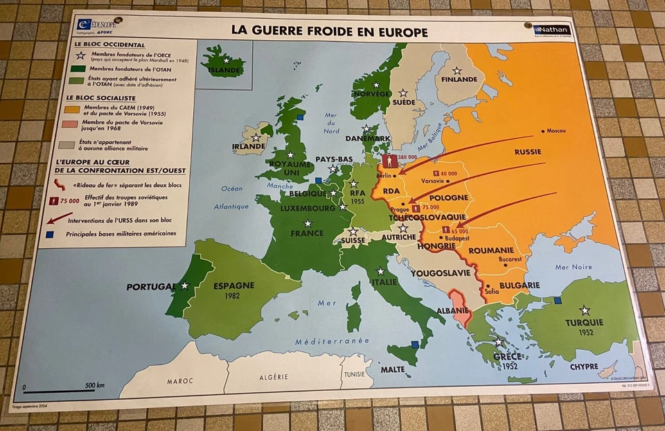affiche scolaire "LA GUERRE FROIDE -UN MONDE BIPOLAIRE " histoire années 90 - Photo 1/4