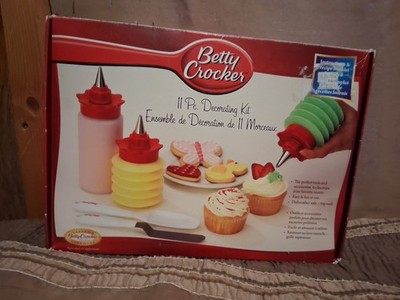 Betty Crocker 11 Piece Decorating Kit Cookies Cupcakes Recipe Book New Open Box