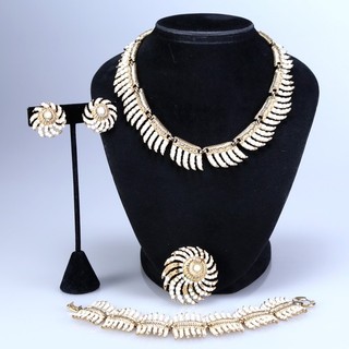 Vintage Crown Trifari Whirlwind Full Perure Brooch Missing Stones