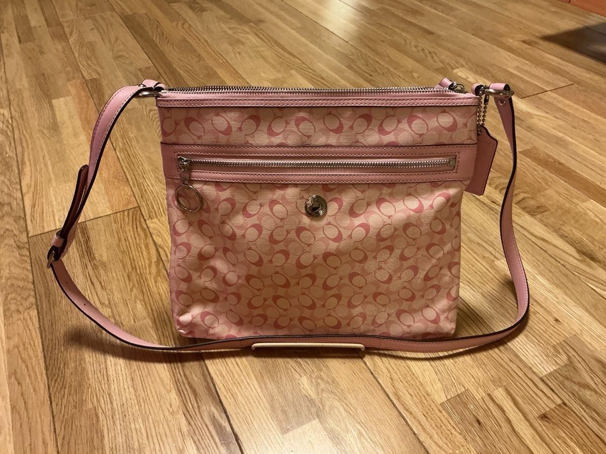 COACH Women's Stylish Shoulder Bag in Elegant Beauty Design