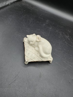 Vintage LENOX Porcelain Sleeping Cat Figurine DREAMING AWAY - Retired. Used.