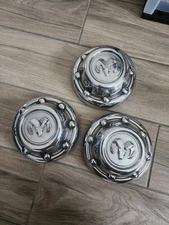 1998 dodge ram 2500 hub cap set of 3