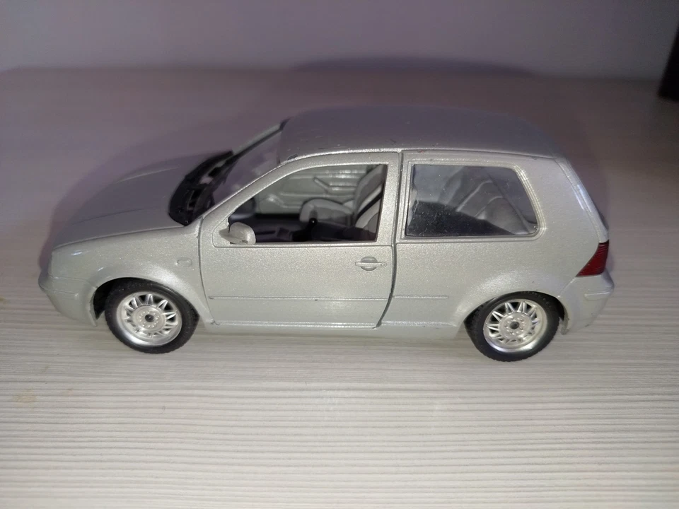 Volkswagen Golf 1/24 Burago Bburago Made In Italy Vintage Con Difetti Vedi Leggi - Immagine 3 di 4