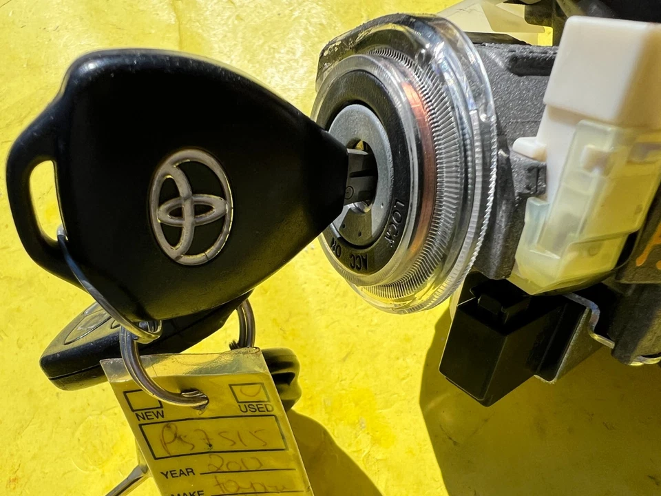 2013-2015 TOYOTA VENZA IGNITION SWITCH LOCK CYLINDER W/ KEYS OEM 89783-0T010 - Image 4 of 4