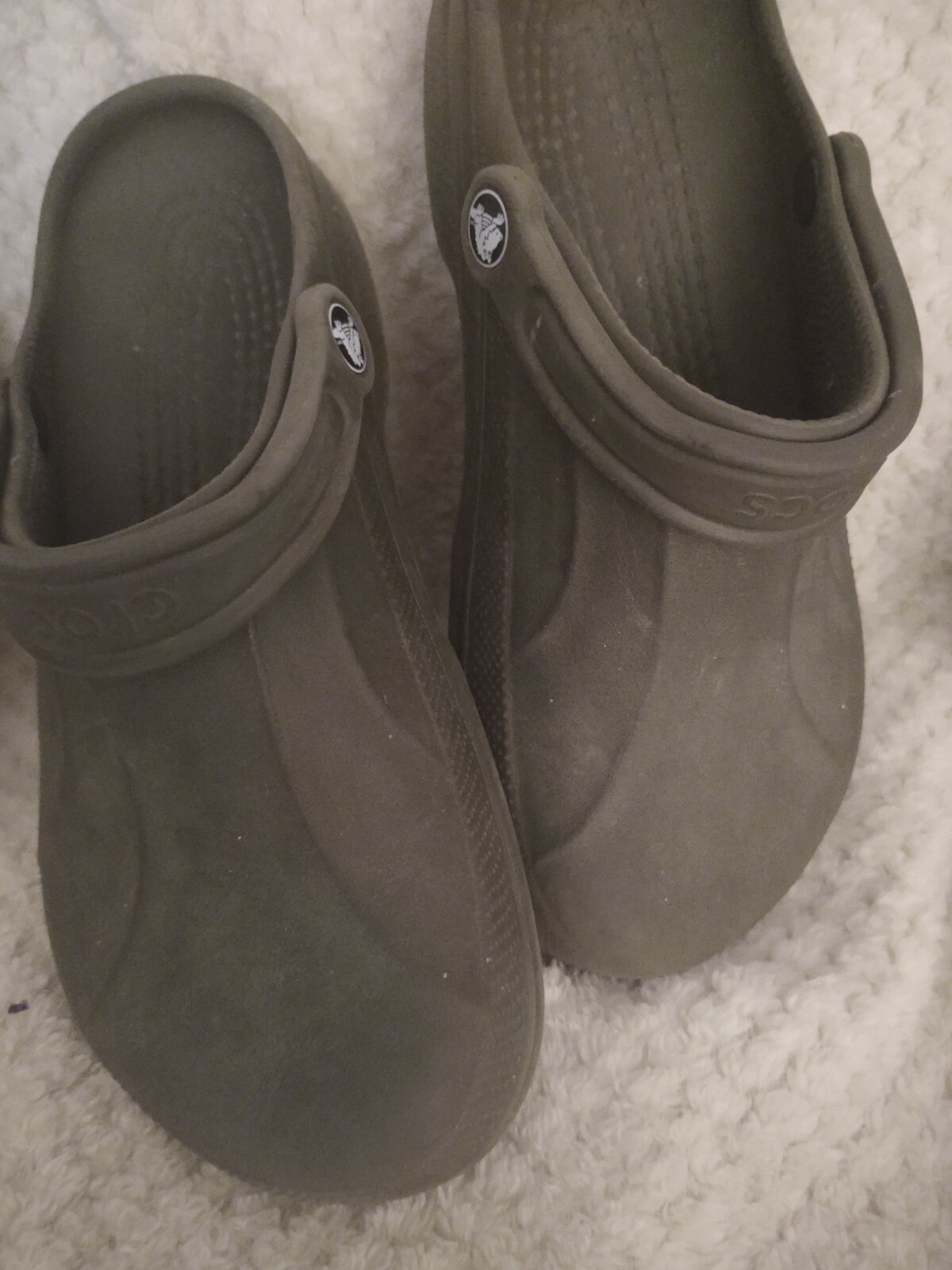 Men's Brown Crocs Size 7-9 Great Pre-Owned Condition-image