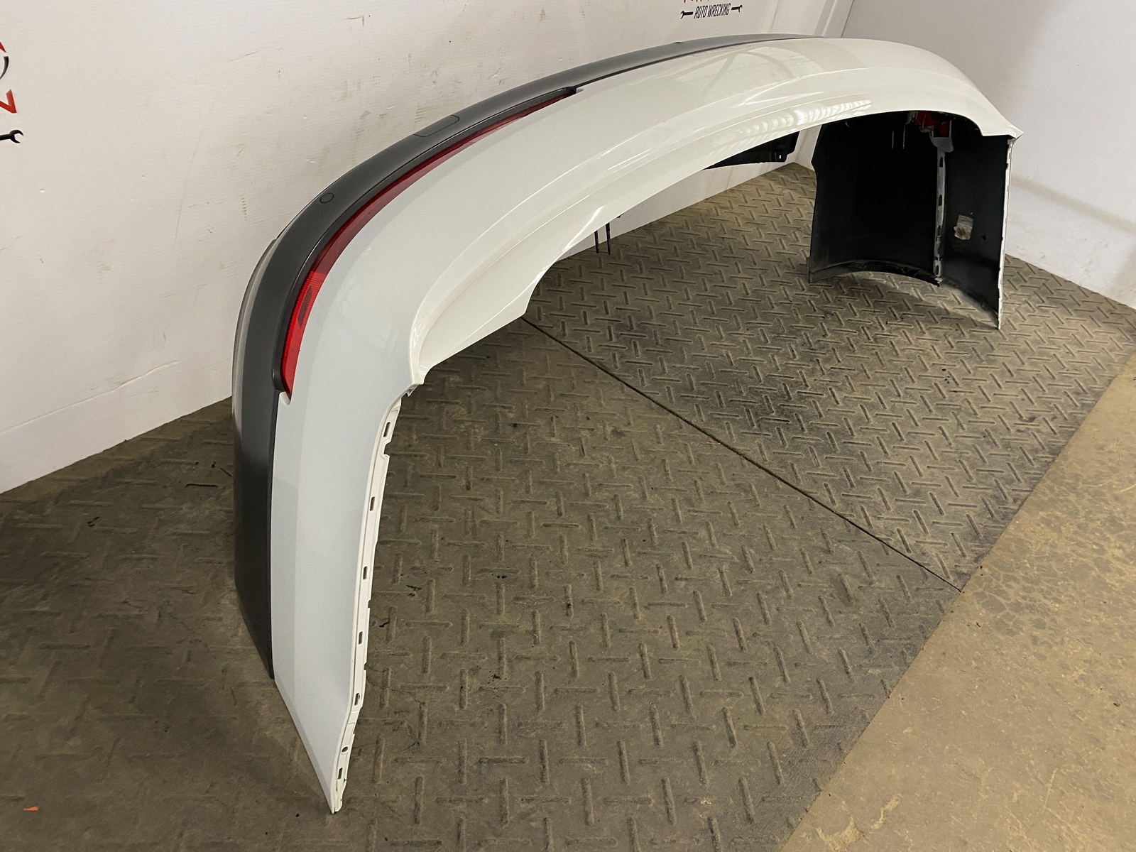 1015 AUDI Q7 REAR BUMPER COVER WITH LIGHTS GLACIER WHITE LS9R eBay