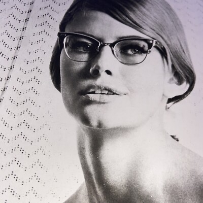 SAM HASKINS - FIVE GIRLS Gill, 1962. Photo by Sam Haskins. In the book, Five Girls