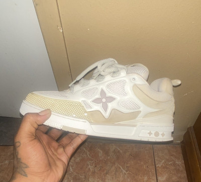 Louis Vuitton Men's Low Top Lace-Up Athletic Sneakers Beige White Solid