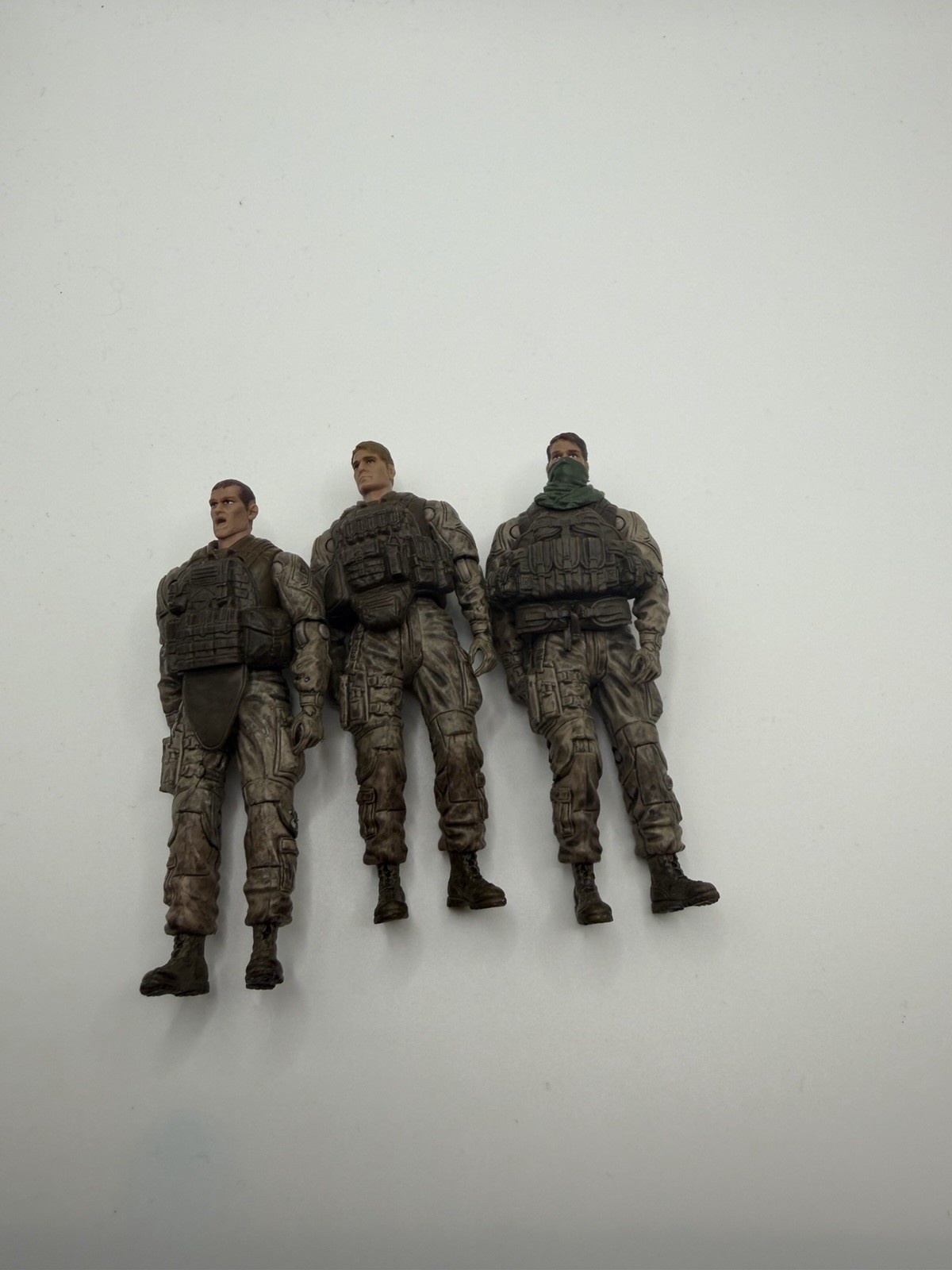 Desert Ops Soldier Lot X3 1:18 Blue Box