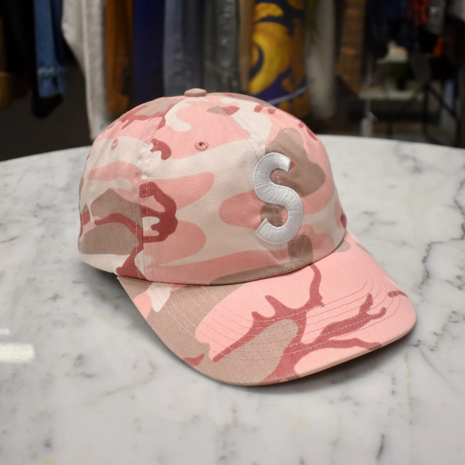 Casquette chapeau homme SS25 AUTHENTIQUE neuve avec étiquette rose suprême imprimé pigment logo S 6 panneaux SS25 AUTHENTIQUE