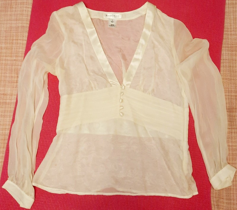 WHITE HOUSE BLACK MARKET WHITE 100% SILK V-NECK LONG SLEEVE TOP SIZE S - BUTTONS