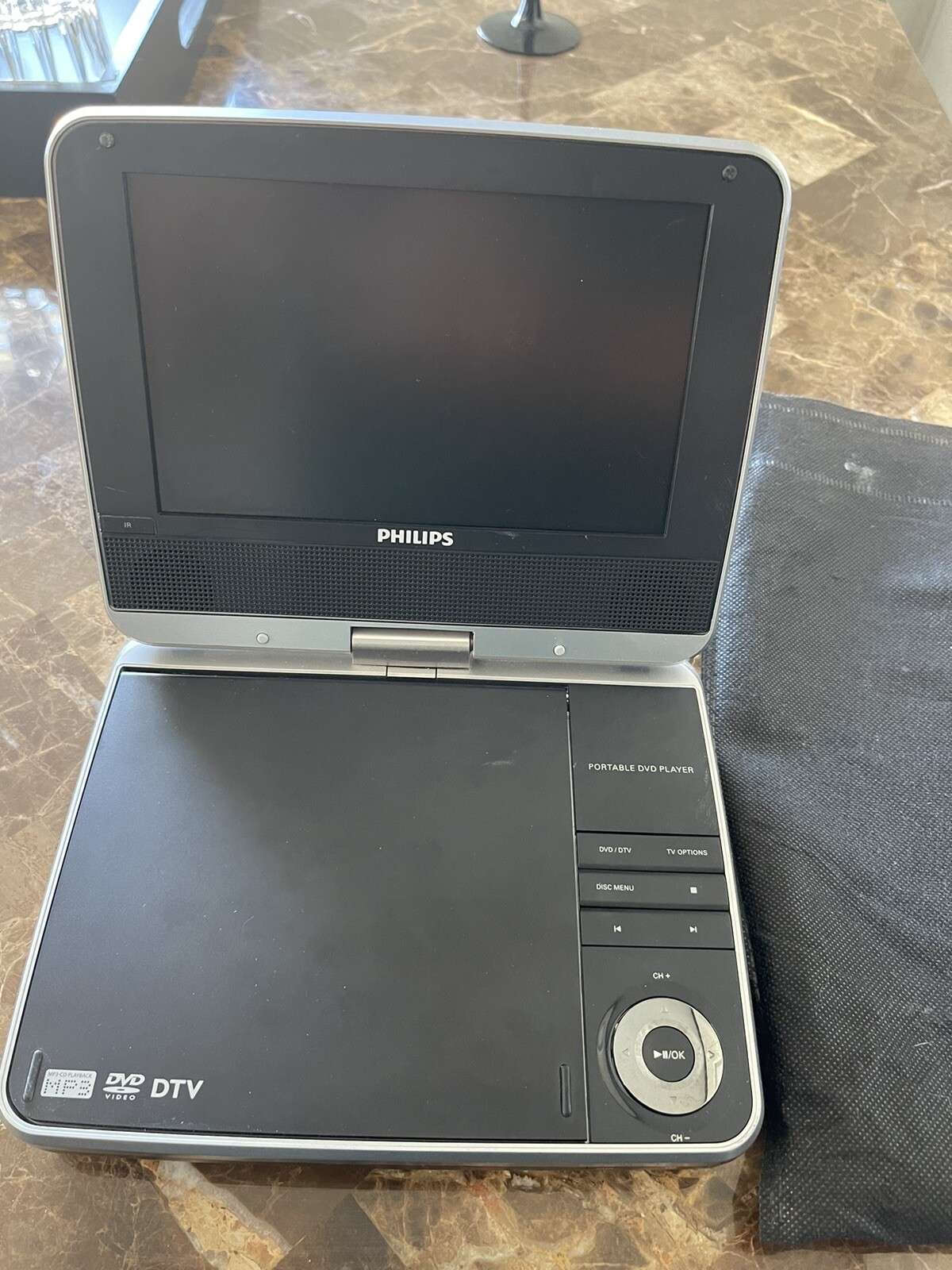 Philips PET749/37 Portable DVD Player (7") 609585176539 eBay