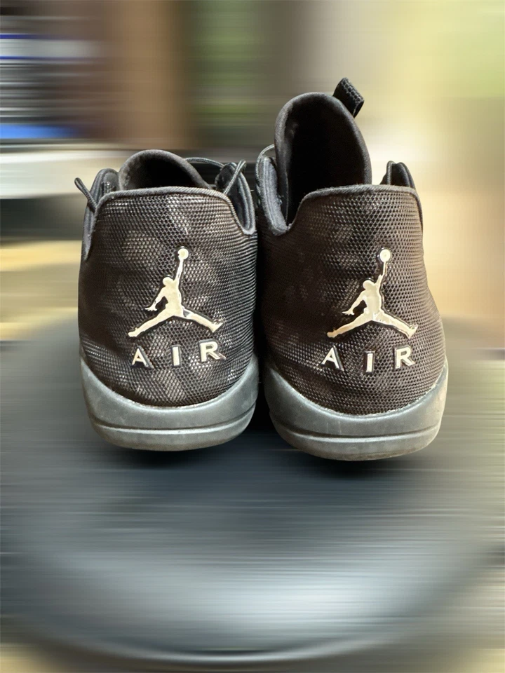 All Black Air Jordan Eclipse от Nike — леопардовый фон, размер 11 - Изображение 3 из 4