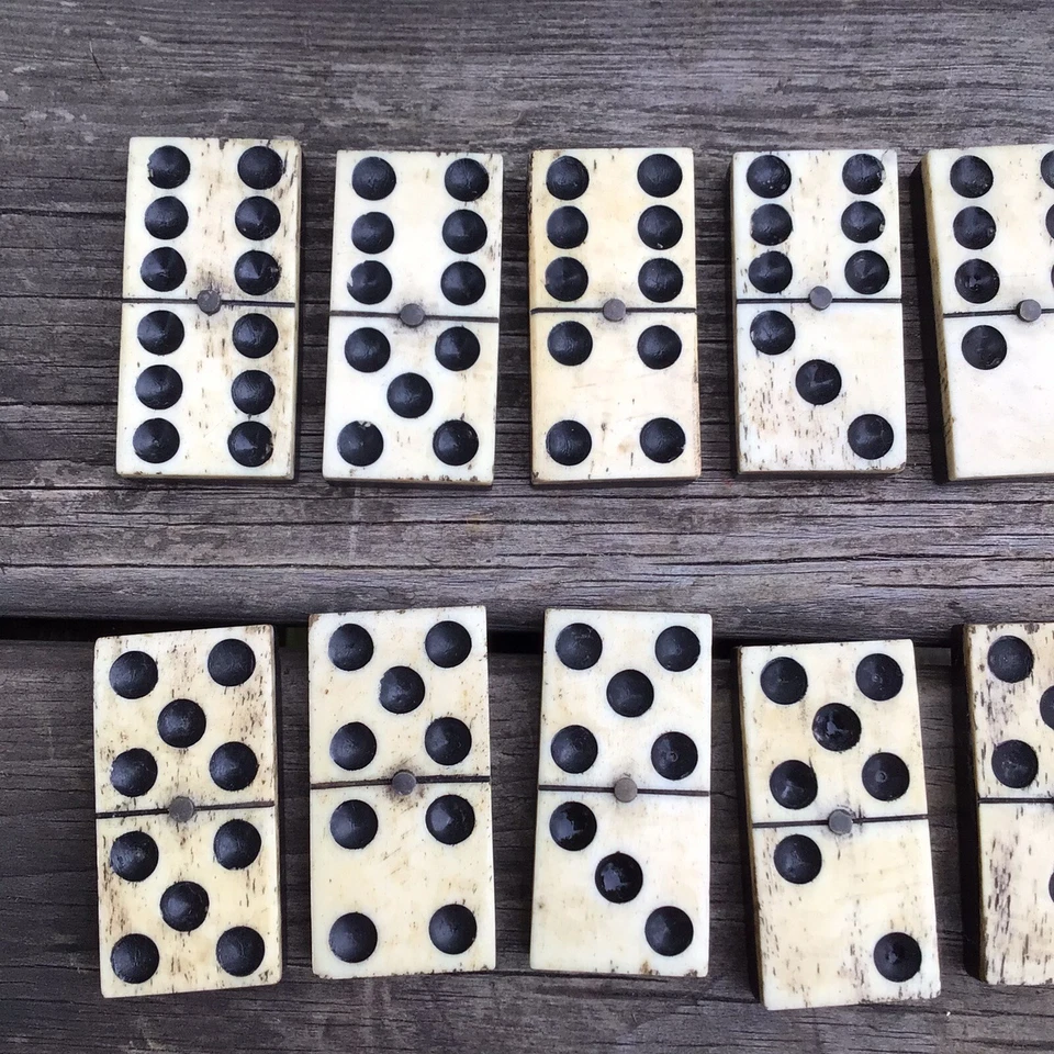 Antique Boxed Bovine Bone And Ebony Complete Set Of  Dominoes With Brass Pins - Image 3 of 4