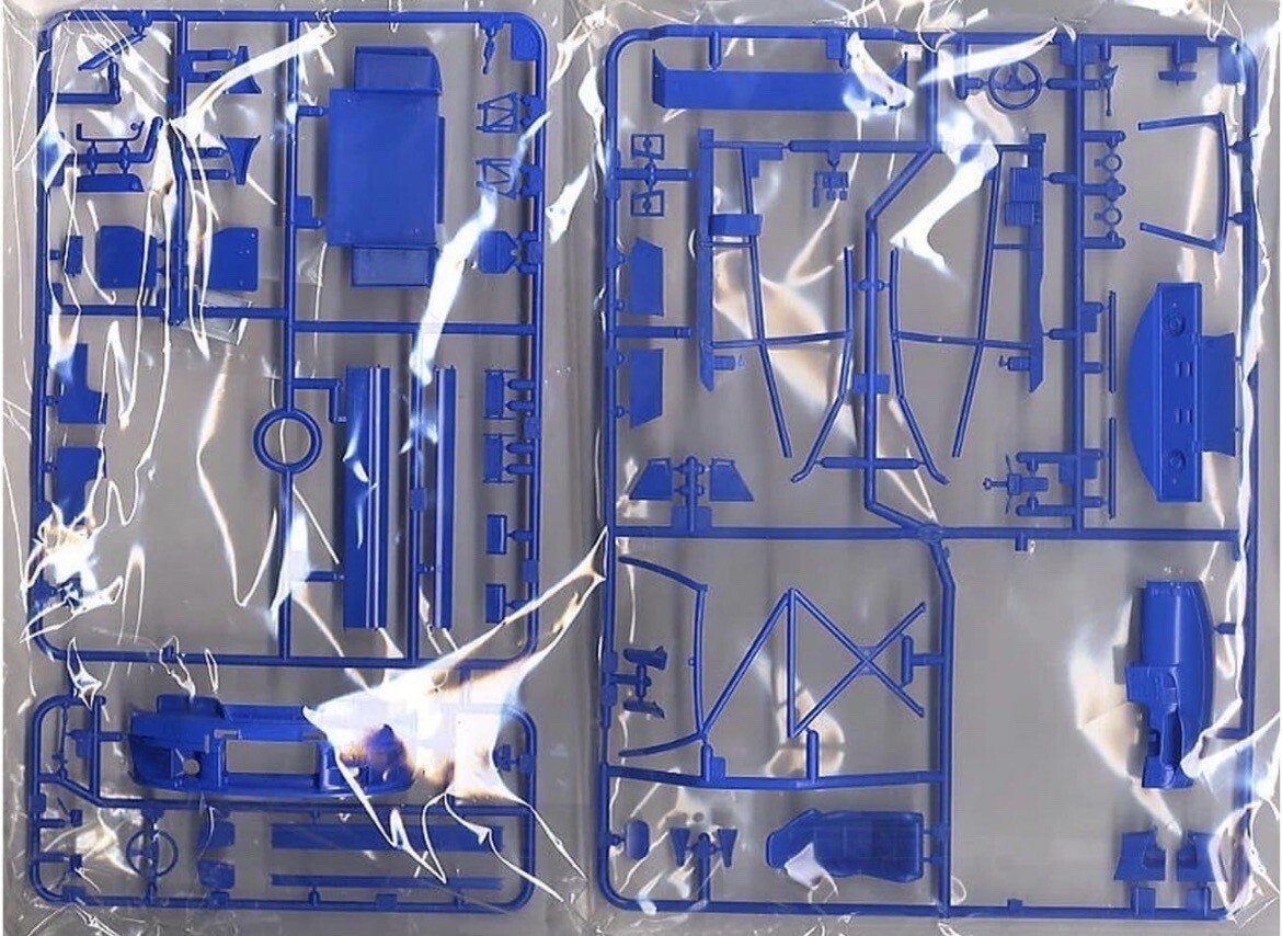 Tamiya 1/24 Sports Car Series No.184 Calsonic Skyline GT-R R33